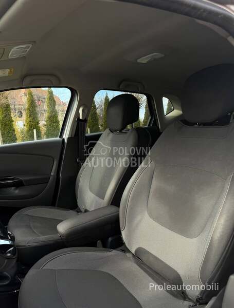 Renault Captur REZERVISA