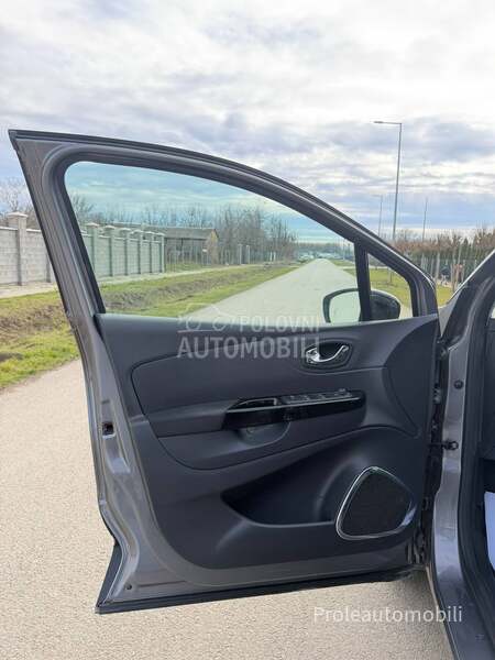 Renault Captur REZERVISA