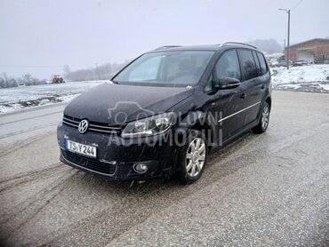 Volkswagen Touran 2011. god. -  kompletan auto u delovima