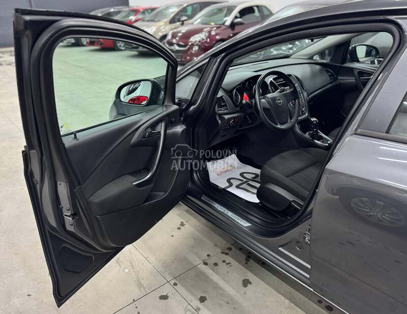 Opel Astra J 1.6B CH