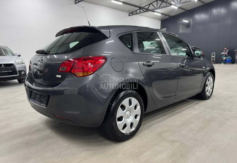 Opel Astra J 1.6B CH