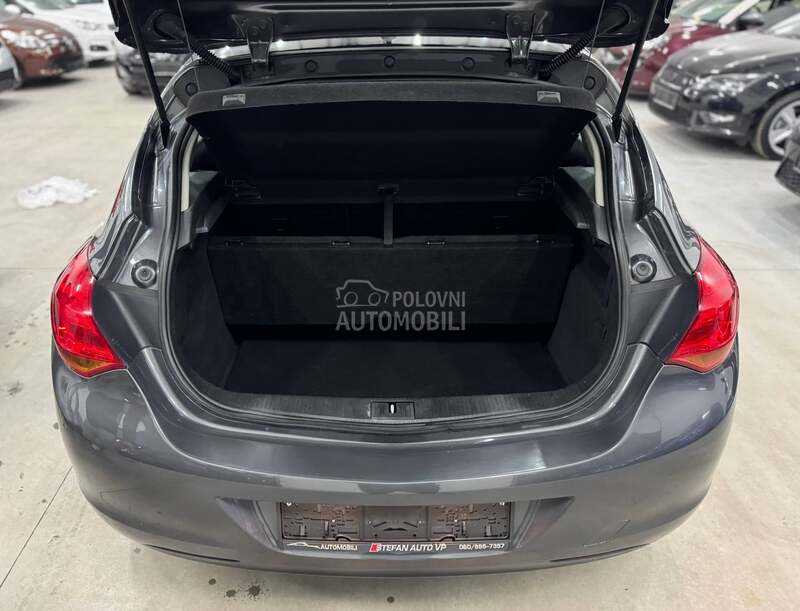 Opel Astra J 1.6B CH