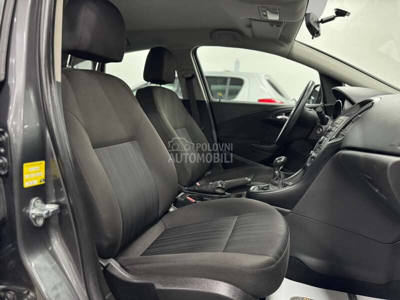 Opel Astra J 1.6B CH