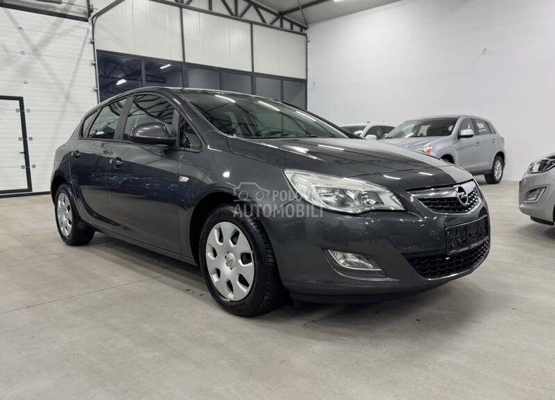 Opel Astra J 1.6B CH
