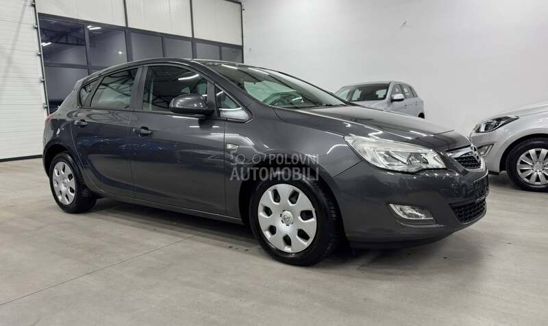 Opel Astra J 1.6B CH
