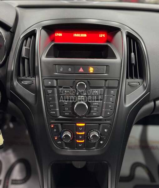 Opel Astra J 1.6B CH