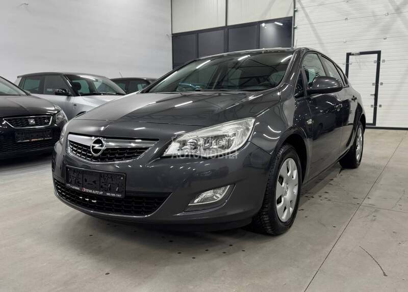 Opel Astra J 1.6B CH