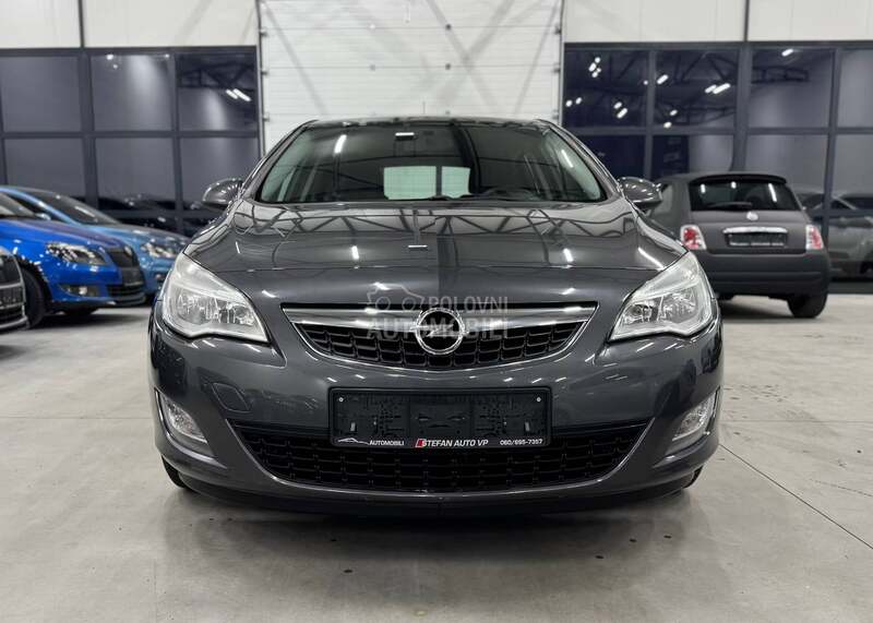 Opel Astra J 1.6B CH