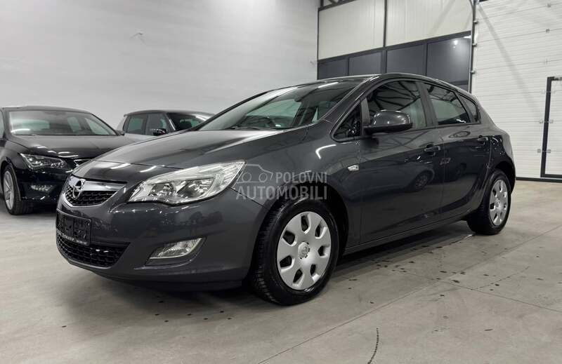 Opel Astra J 1.6B CH