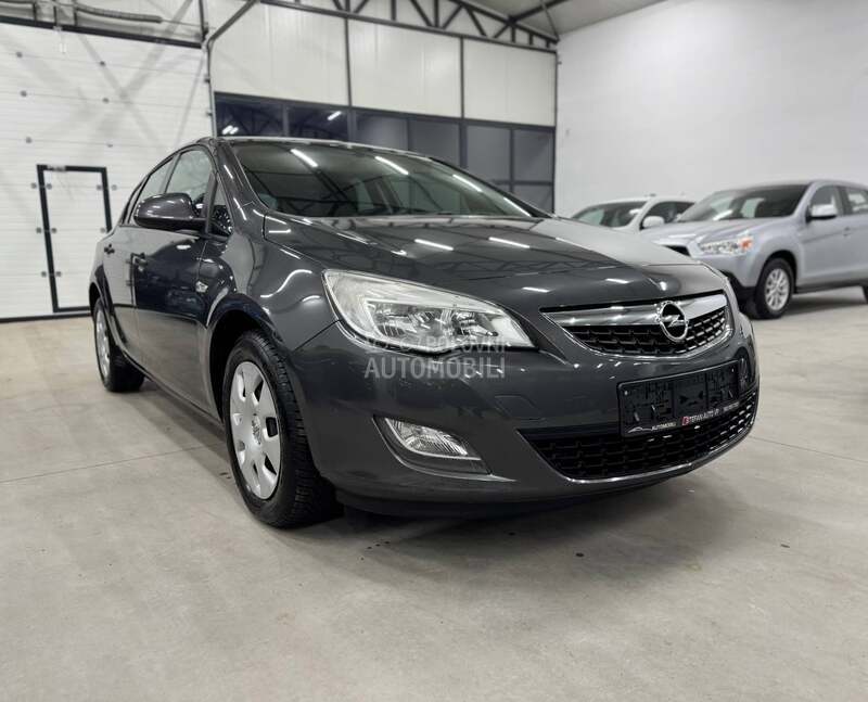 Opel Astra J 1.6B CH