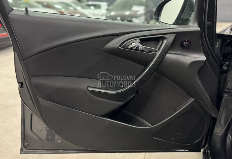 Opel Astra J 1.6B CH