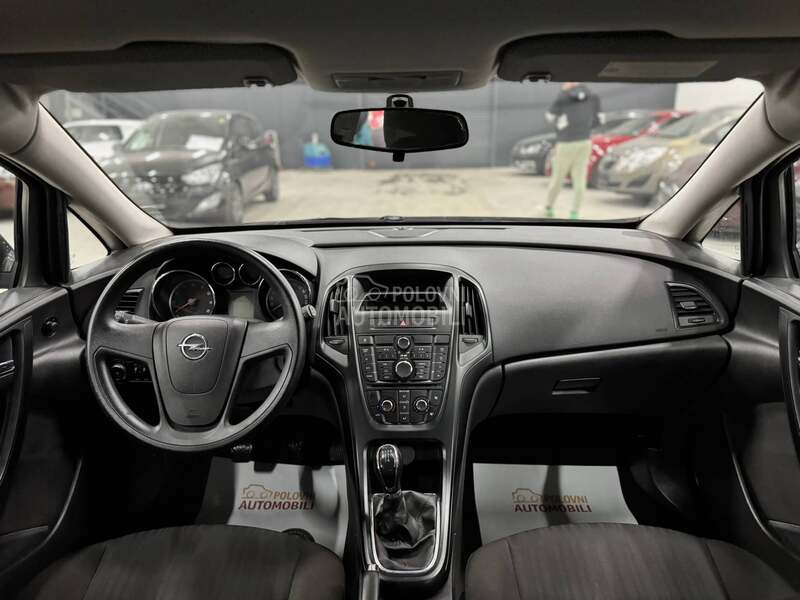 Opel Astra J 1.6B CH