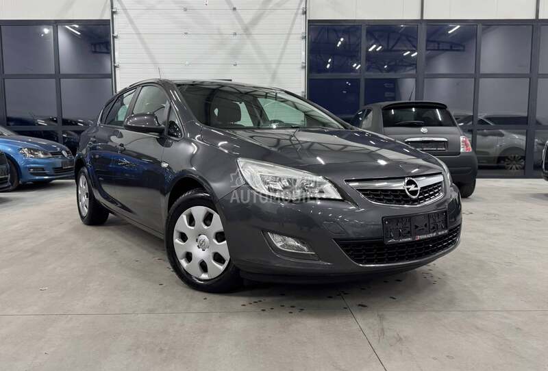 Opel Astra J 1.6B CH