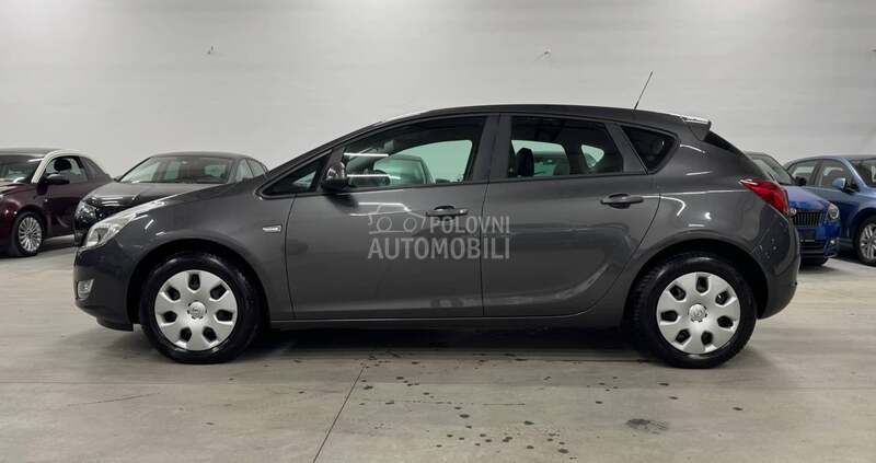 Opel Astra J 1.6B CH