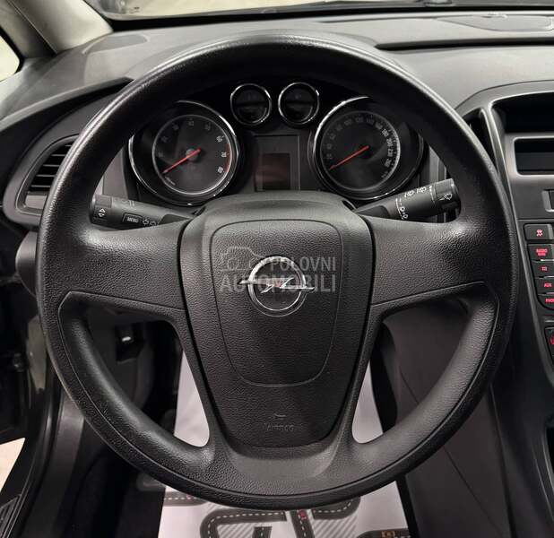 Opel Astra J 1.6B CH
