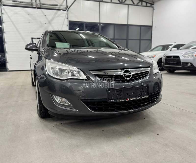 Opel Astra J 1.6B CH