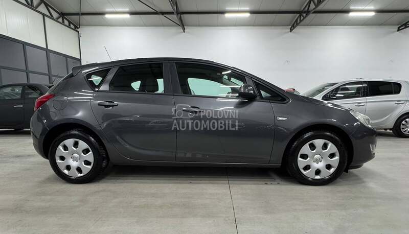 Opel Astra J 1.6B CH