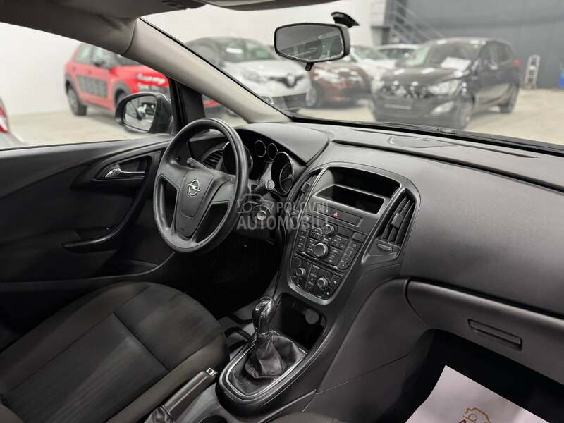 Opel Astra J 1.6B CH