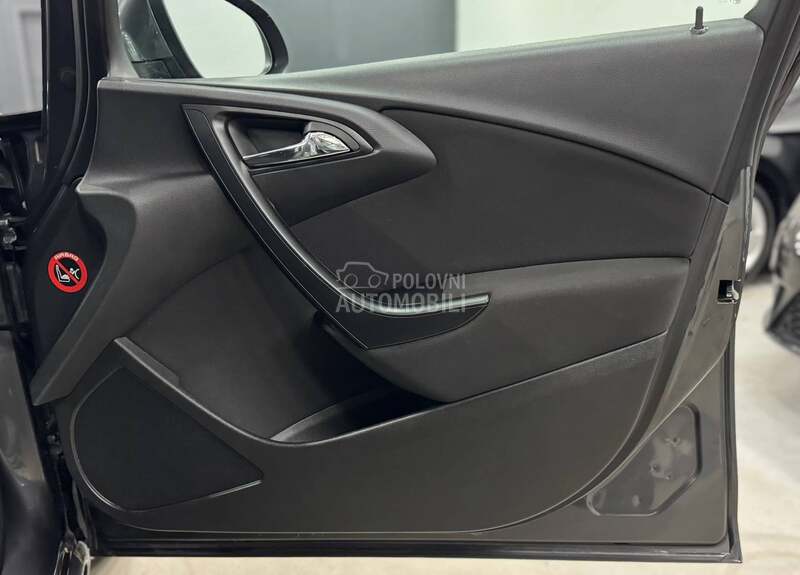 Opel Astra J 1.6B CH