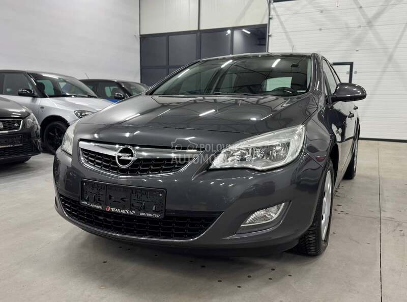 Opel Astra J 1.6B CH