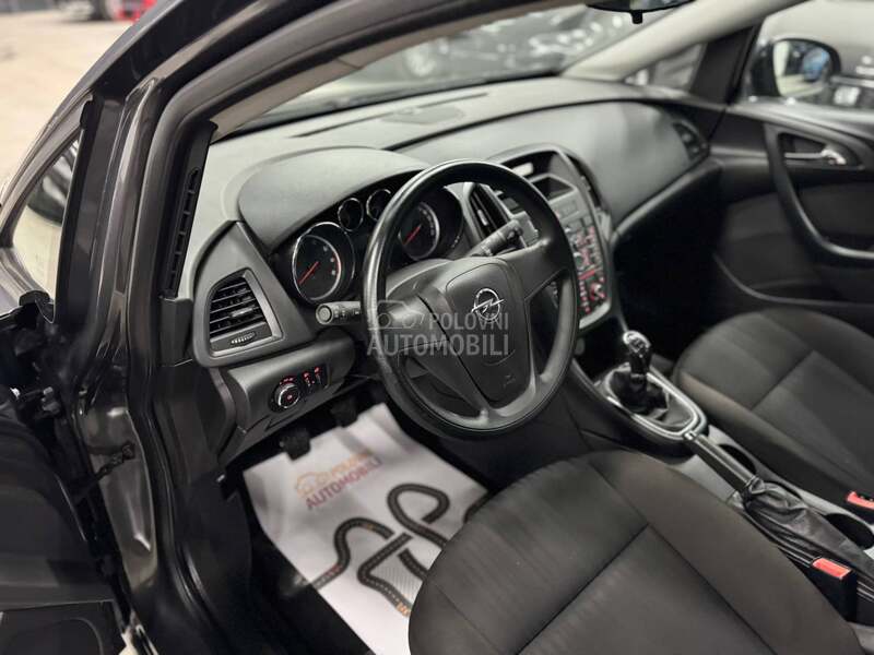 Opel Astra J 1.6B CH