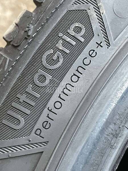 Goodyear 245/40 R18 Zimska