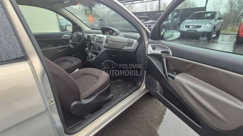 Lancia Ypsilon 1.4TNG