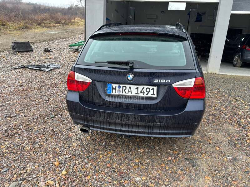 BMW Serija 1 e87 -  kompletan auto u delovima