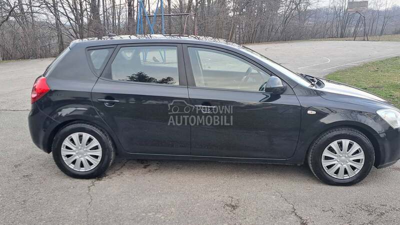 Kia cee`d reg 02.27