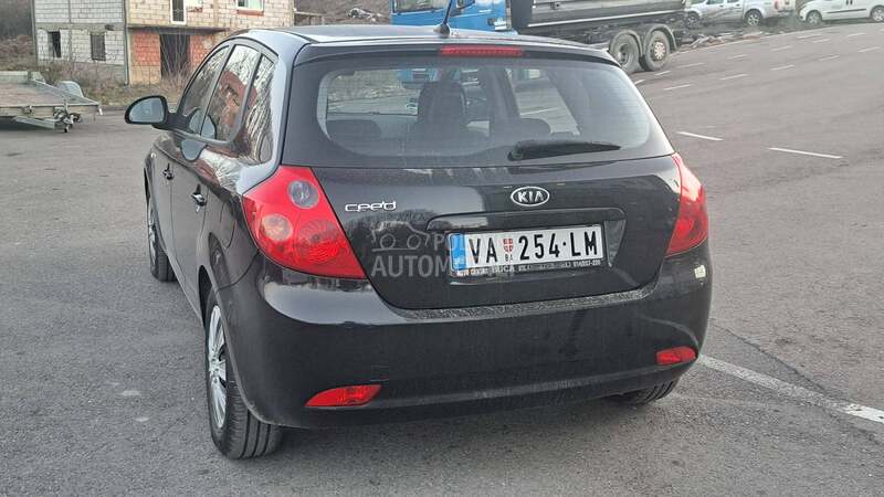 Kia cee`d reg 02.27