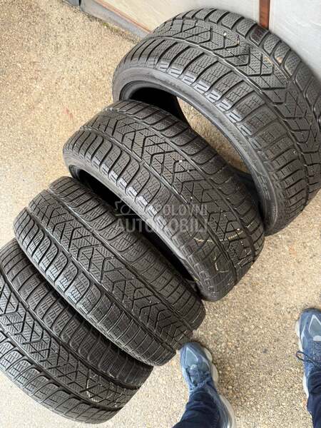 Pirelli 205/40 R17 Zimska