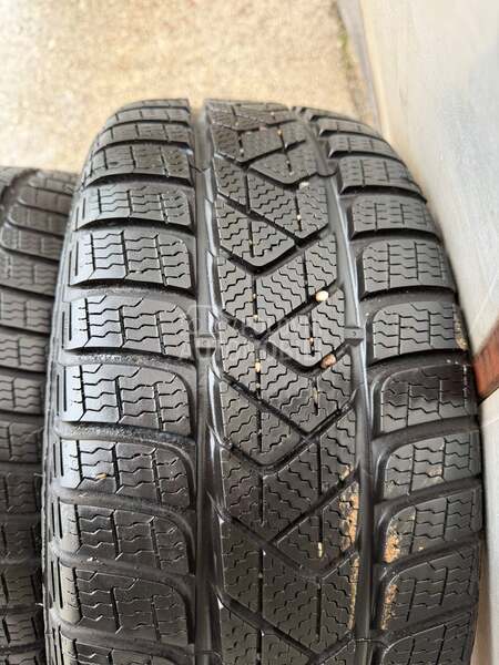 Pirelli 205/40 R17 Zimska