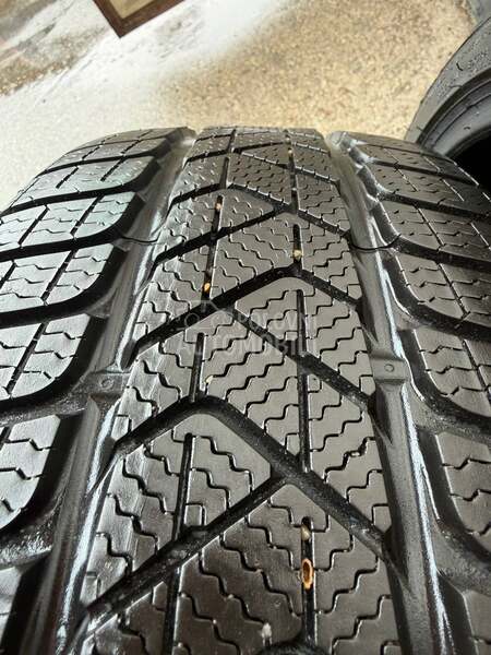 Pirelli 205/40 R17 Zimska