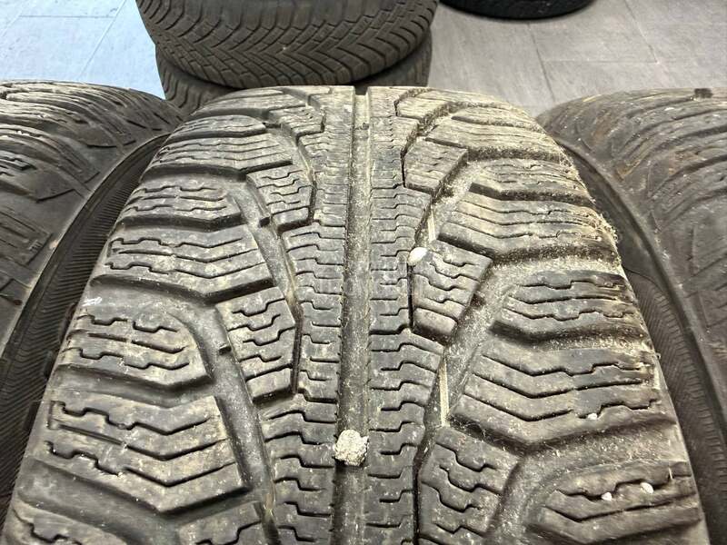 Uniroyal 215/60 R16 Zimska