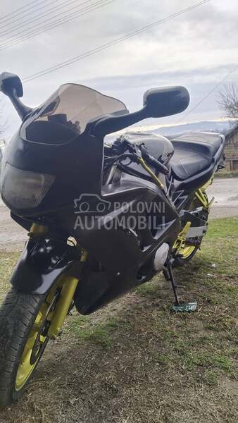 Honda CBR F2