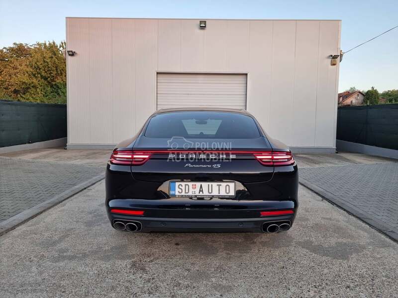 Porsche Panamera 4S