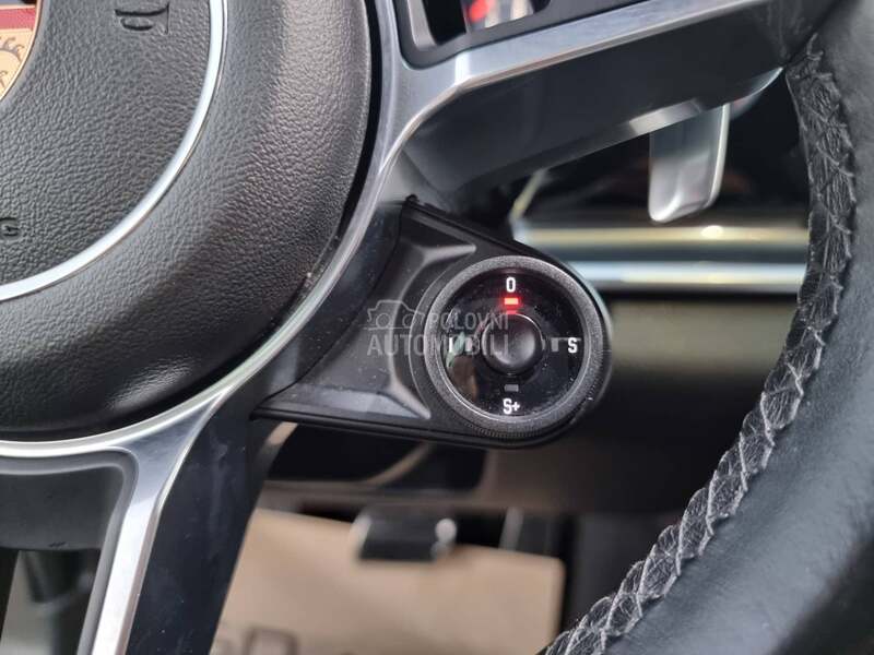 Porsche Panamera 4S