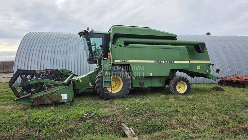 John Deere 2264