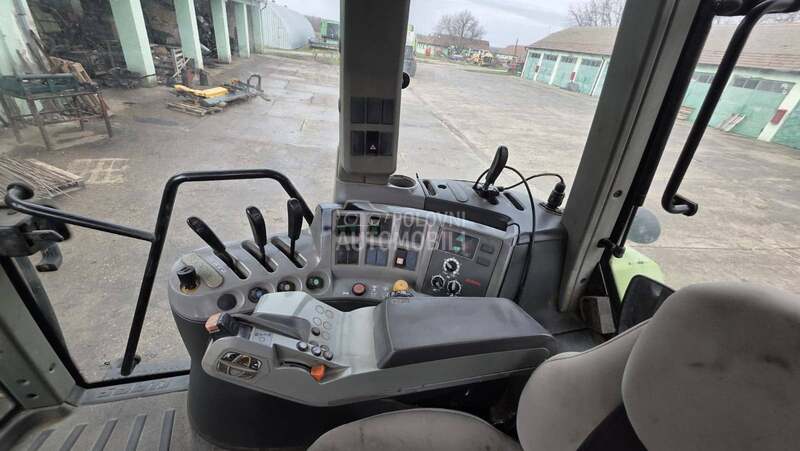 Claas Axion 820