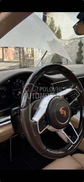 Porsche Panamera 4 e hibrid
