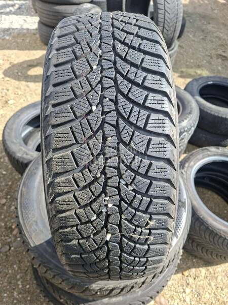 Kumho 215/55 R17 Zimska