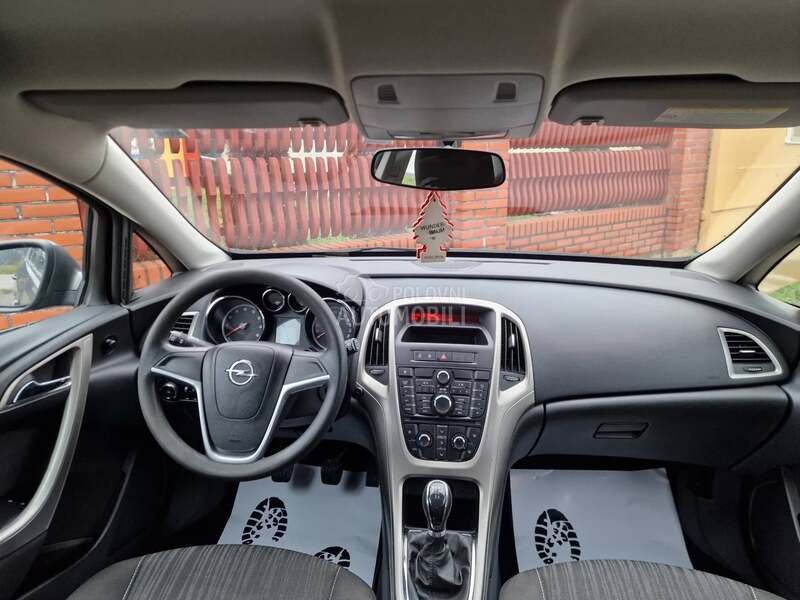 Opel Astra J 