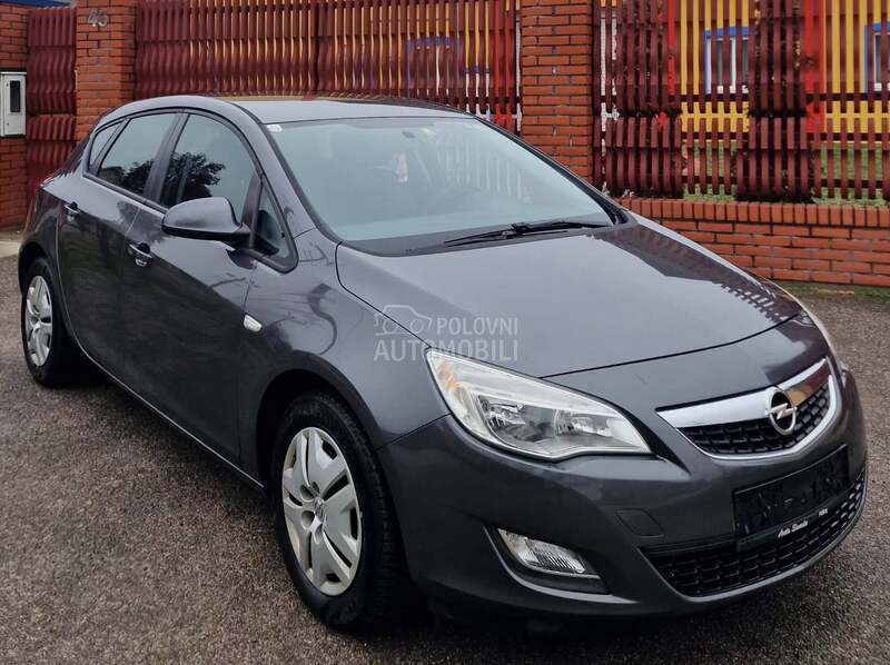 Opel Astra J 