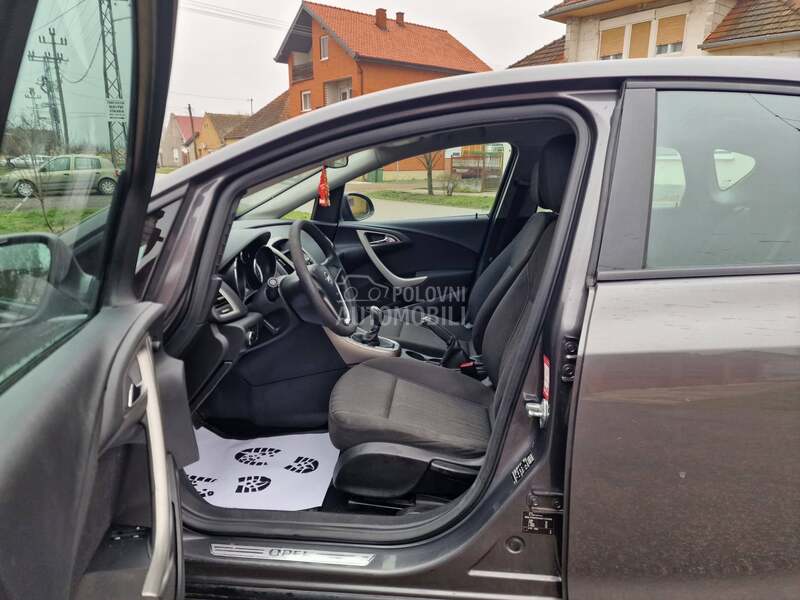 Opel Astra J 