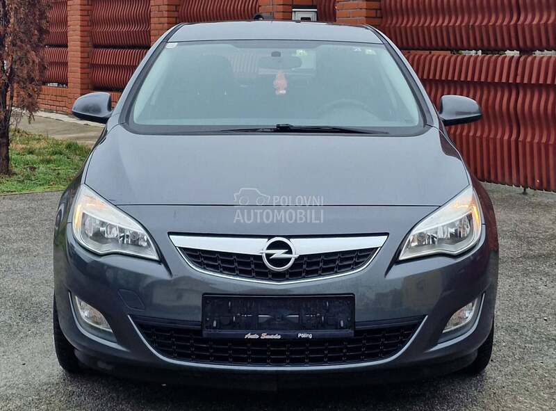 Opel Astra J 