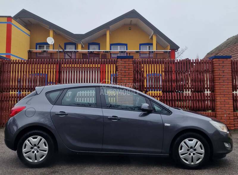 Opel Astra J 