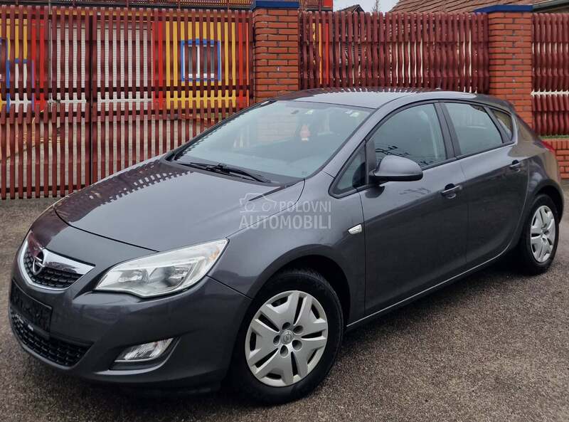 Opel Astra J 