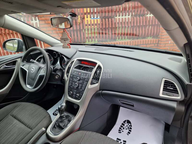 Opel Astra J 