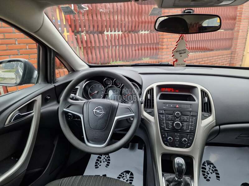 Opel Astra J 
