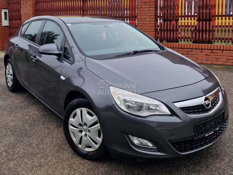 Opel Astra J 